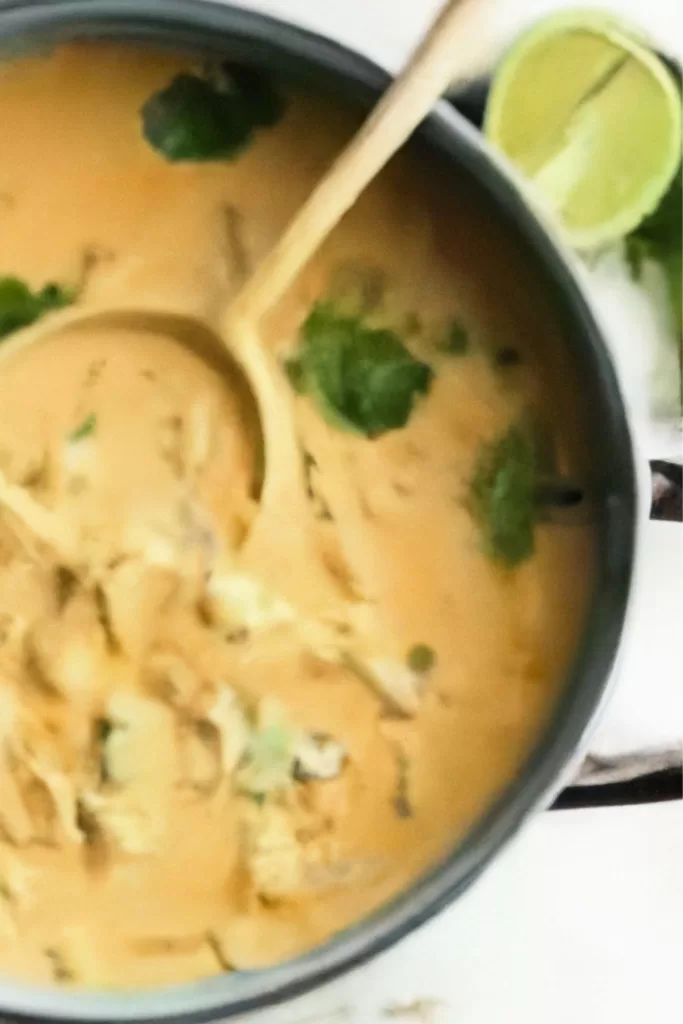 Quick and easy white chicken chili without cream cheese